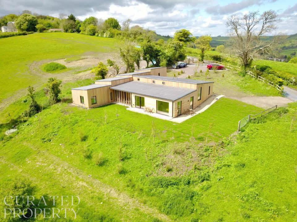 Stunning 5 Bedroom New Build With Amazing Views! バース エクステリア 写真